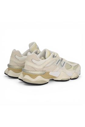 Sneaker donna New Balance 9060 colore bianco. NEW BALANCE | U9060-WHT